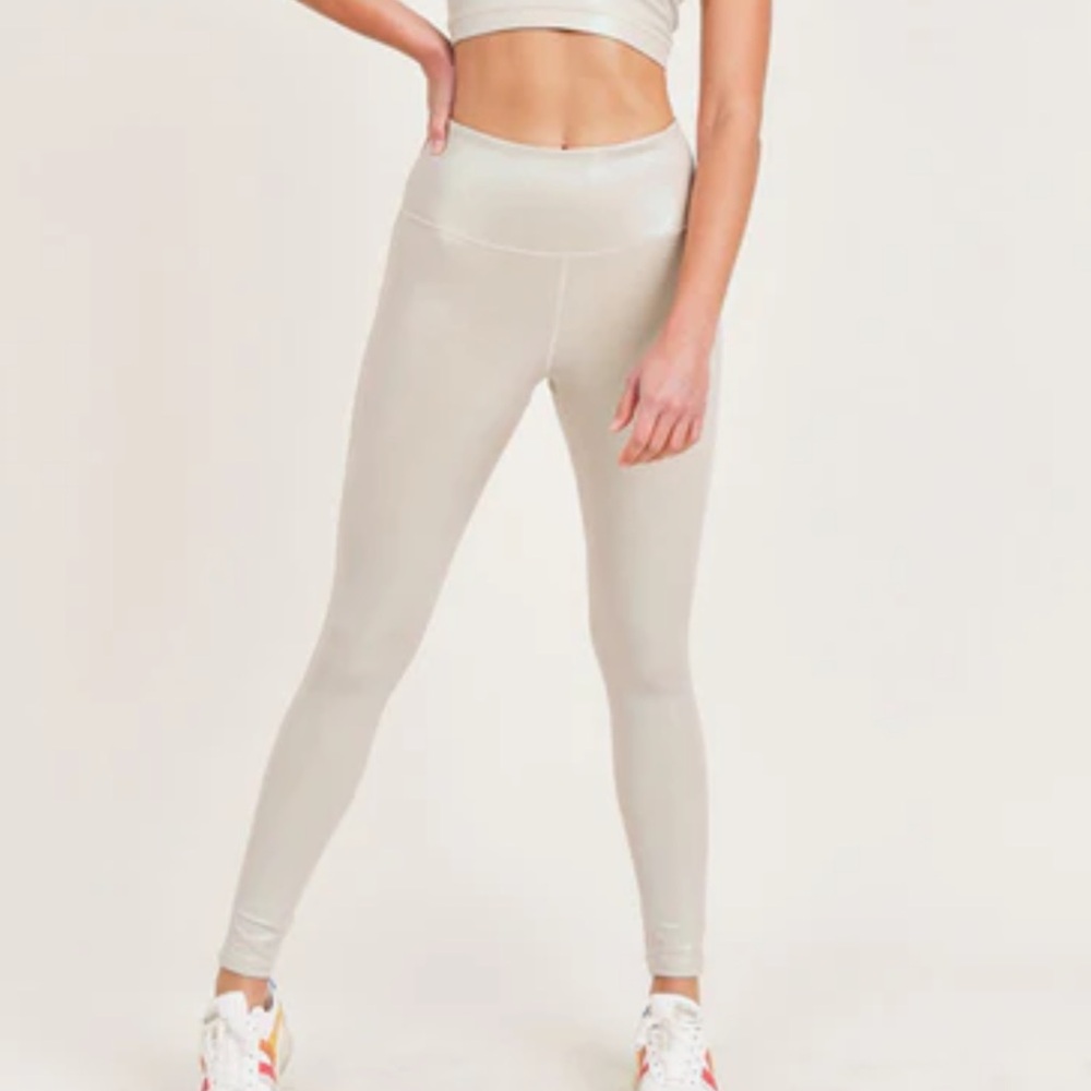 NWT RARE Fabletics Luxe High-Waisted Iridescent 7/8 Legging in Pearlescent Ivory